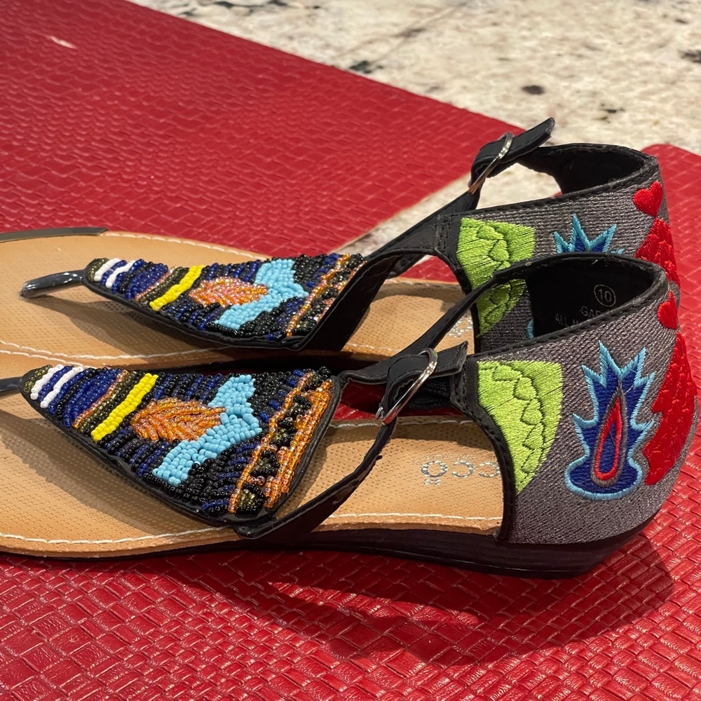 Bucco Sandals 10 beaded Multicolored new size 10